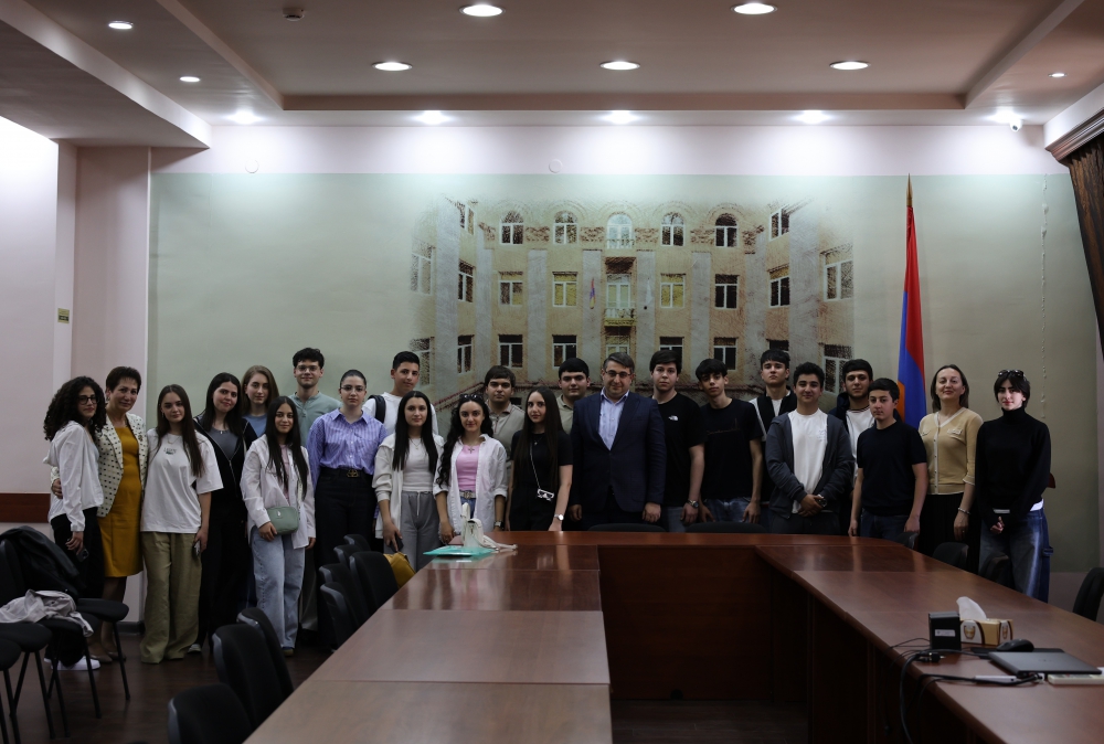 ՀԱՅ-ՌՈՒՍԱԿԱՆ ՀԱՄԱԼՍԱՐԱՆԻ «ՈՒՍՄՈՒՆՔ» ԴՊՐՈՑԻ 10-ՐԴ, 11-ՐԴ ԵՎ12-ՐԴ ԴԱՍԱՐԱՆԻ ԱՇԱԿԵՐՏՆԵՐՆ ԱՅՑԵԼԵԼ ԵՆ ՀՀ ՓԱՍՏԱԲԱՆՆԵՐԻ ՊԱԼԱՏ