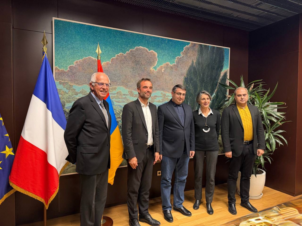 ՄՈՆՊԵԼՅԵԻ ՔԱՂԱՔԱՊԵՏԸ ՀՅՈՒՐԸՆԿԱԼԵԼ Է ՓԱՍՏԱԲԱՆՆԵՐԻՆ